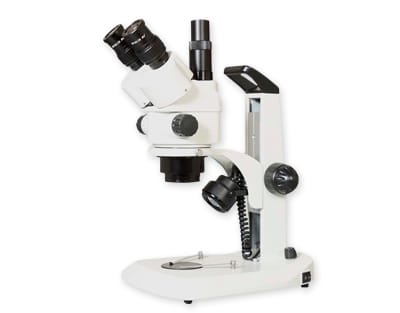 ESTEREOMICROSCOPIO TRIOCULAR CON ZOOM, SERIE Z Marca Zuzi.