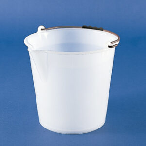 CUBO LDPE BLANCO GRADUADO CON PICO, 17 L Marca Kartell.