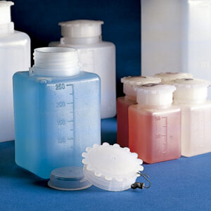 FRASCO GRAD. CUADRADO B/ANCHA, 2000 ML Marca Kartell.