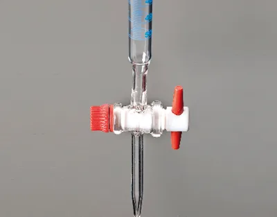 BURETA MOHR AS LLAVE RECTA PTFE, FRANJA SCHELLBACH Y BOCA EMBUDO, 50 ML, RS France Marca RS France.