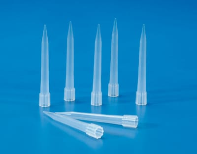 PUNTAS EN RACK EPPENDORF GRAD, 20-300 µL (96 PUNTAS) Marca Kartell.