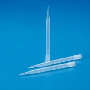 PUNTAS EN RACK 500-5000 µL (50 PUNTAS) Marca Kartell.